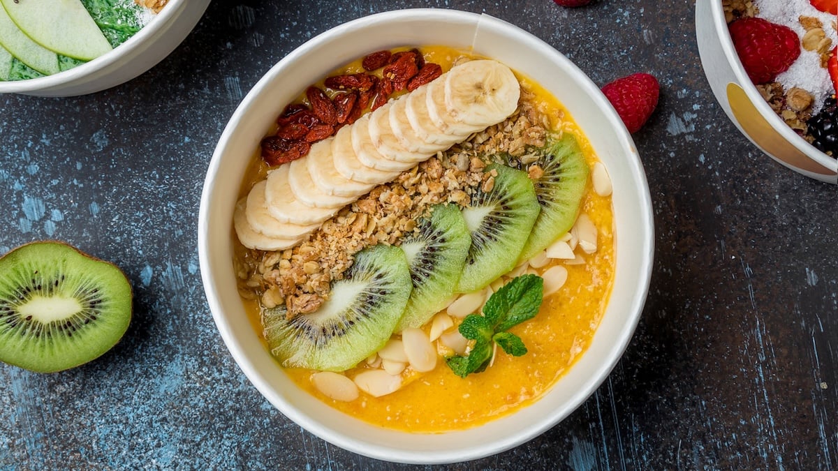 Smoothie bowl tropical mangue coco
